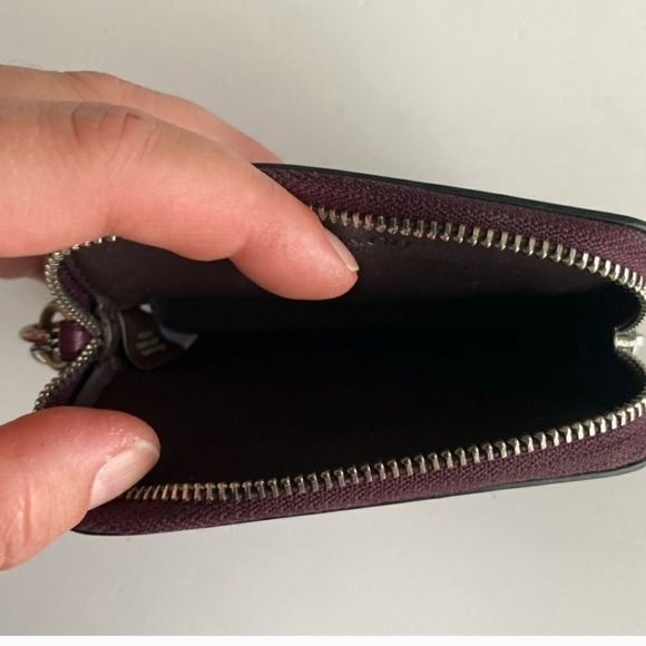 Coach wristlet mini wallet with silver chain. Purple with floral print - Picture 5 of 5